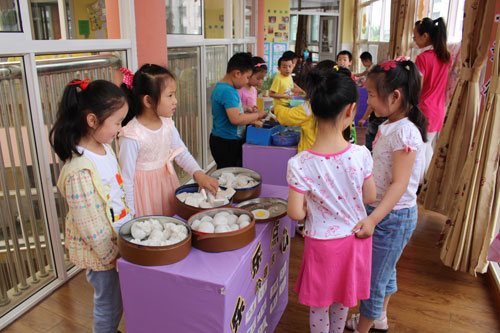 南通小太陽(yáng)幼兒園學(xué)生參加活動(dòng) 南通小太陽(yáng)幼兒園學(xué)生參加活動(dòng)