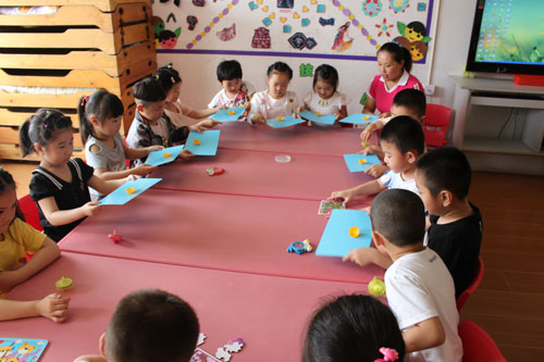 南通小太陽(yáng)幼兒園學(xué)生參加活動(dòng) 南通小太陽(yáng)幼兒園學(xué)生參加活動(dòng)