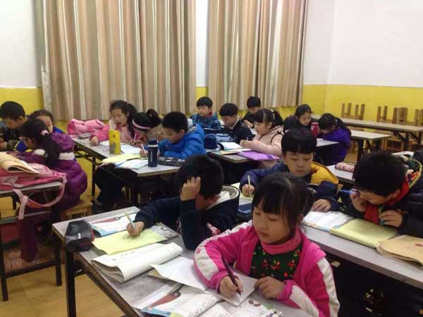 同學(xué)們正在課堂上 同學(xué)們正在課堂上