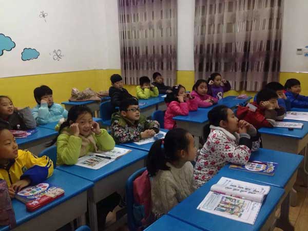 同學(xué)們正在課堂上 同學(xué)們正在課堂上