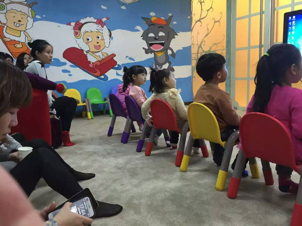 沈陽棒丁英語培訓(xùn)中心招聘外教-學(xué)生上課圖片 沈陽棒丁英語培訓(xùn)中心招聘外教-學(xué)生上課圖片