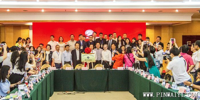 聘外易成為外教人才專業(yè)委員會(huì)會(huì)員