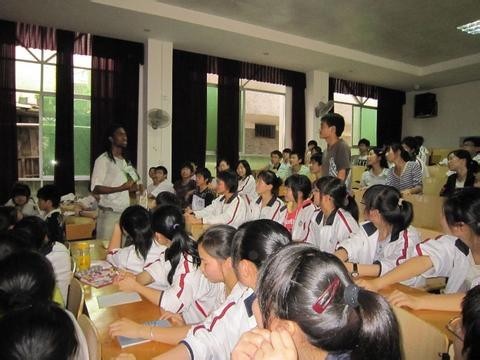 外教參加英語角授課活動(dòng)-配圖