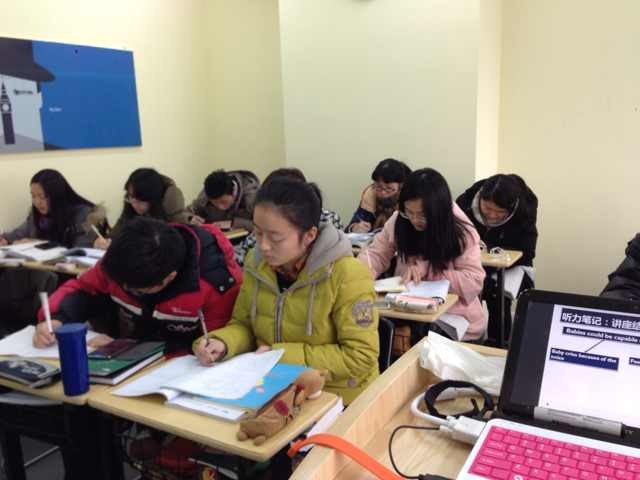 南昌新東方學(xué)員正在學(xué)習(xí)中