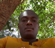 加納本科外教的照片