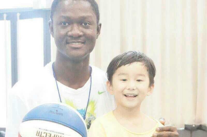 加納本科外教的照片