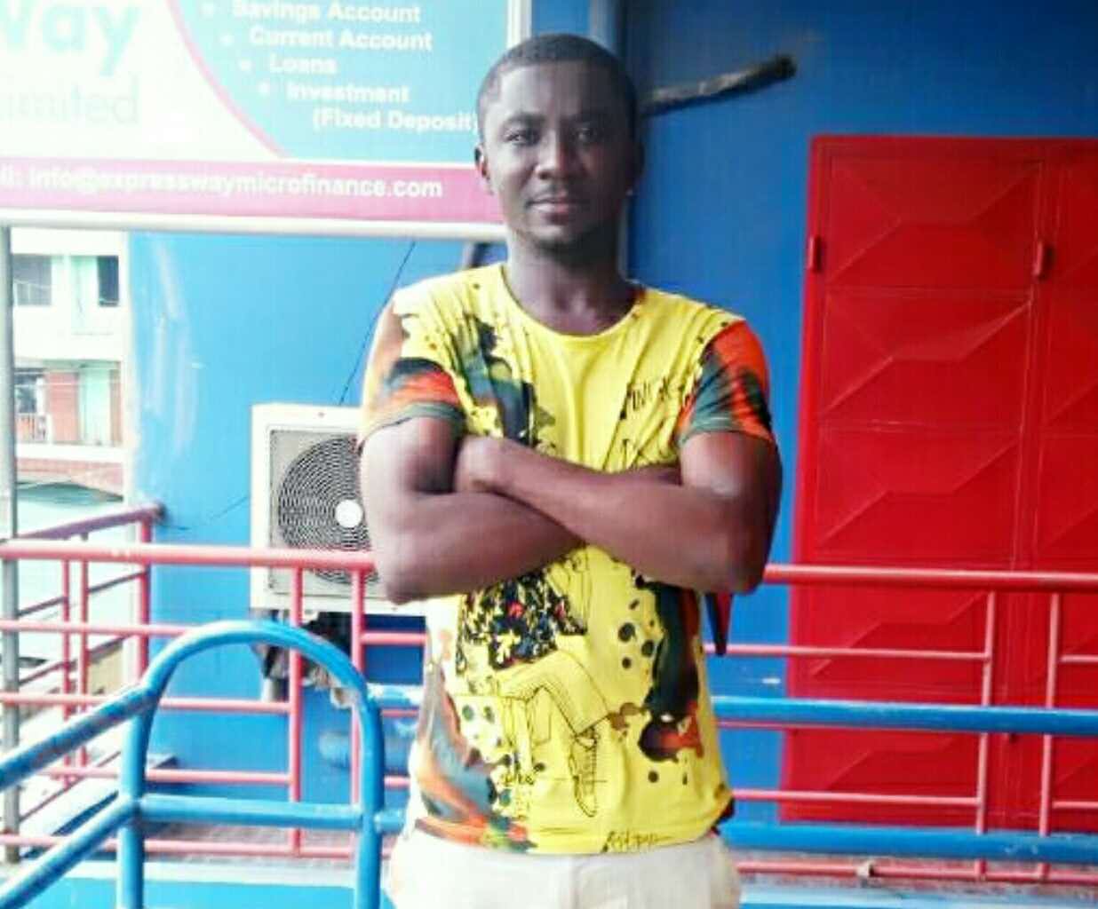 加納本科外教的照片