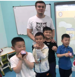 烏克蘭碩士外教wj43400596