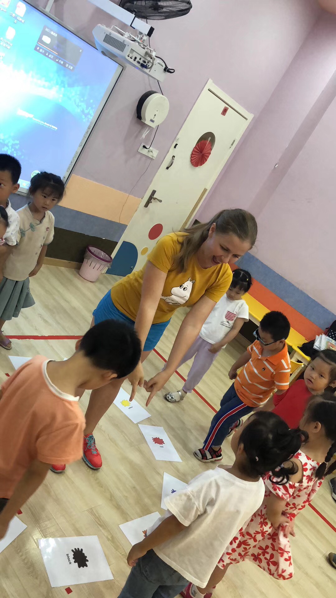 沃德國際人力資源-提供的俄羅斯本科外教wj43495771