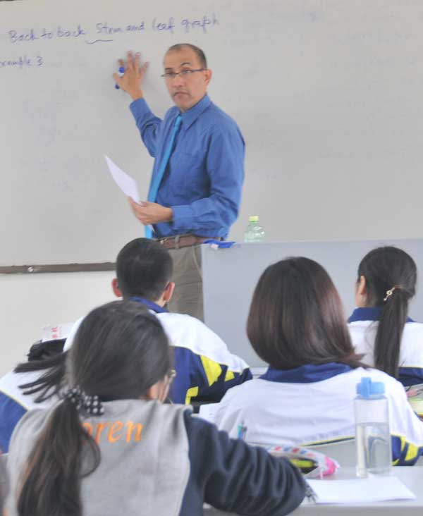 廣東中加柏仁學(xué)校外教上課