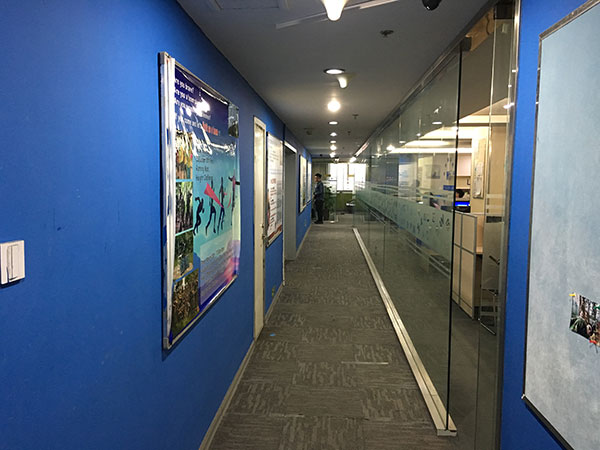 韋博國際英語義烏市曼哈頓英語培訓(xùn)中心招聘外教-走廊