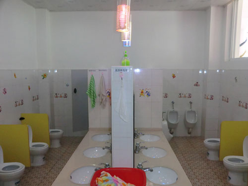 ?寧波市江北區(qū)卓越美式幼兒園衛(wèi)生間